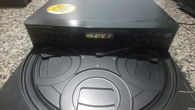 CD Player Philips CDC-265 p/ reparo ou peças (VENDIDO) смотреть онлайн