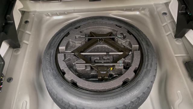 Обзор черной Geely Monjaro 2023 года из Китая в предмаксимальной комплектации смотреть онлайн