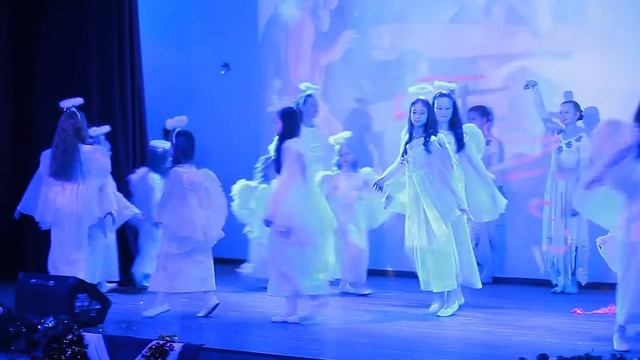 Камчатка. Петропавловск-Камчатский. Танец с лентами. Студия танца "Импульс", 2017 г. смотреть онлайн