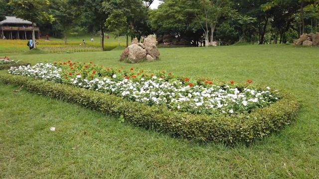 December Garden waterfalls- Pyin Oo Lwin, Myanmar смотреть онлайн