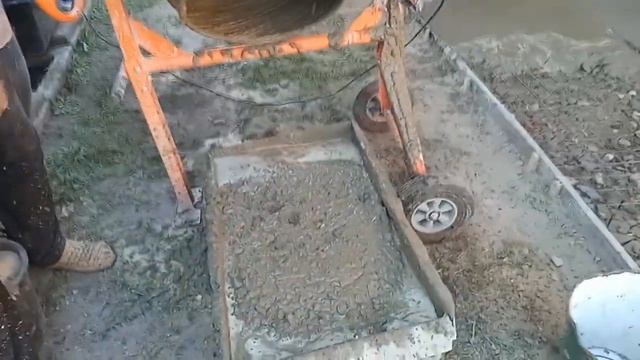 Бетонирование площадки под навесом