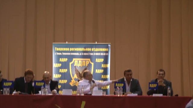 В.В. Жириновский раздаёт деньги! смотреть онлайн