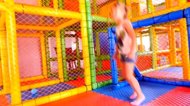 Kız oyunları. Niloya ile oyun alanına gidelim смотреть онлайн