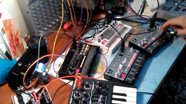 Volca + Microbrute electronica jam смотреть онлайн
