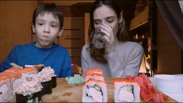 MUKBANG | СУШИ, РОЛЛЫ (ФИЛАДЕЛЬФИЯ, НЕЖНЫЙ, ШИИТАКЕ МАКИ, НИАГАРА) смотреть онлайн