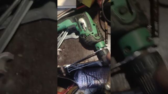 Hitachi fdv Хитачи. Как снять патрон дрели шуруповерта смотреть онлайн