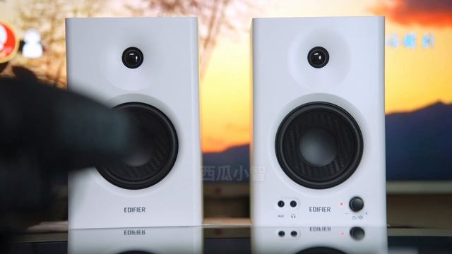 【音箱对比】性价比离谱的监听音箱？漫步者MR4对比M330 смотреть онлайн