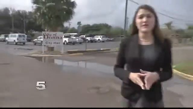 Donna Woman Unable to Pay High Water Bill смотреть онлайн