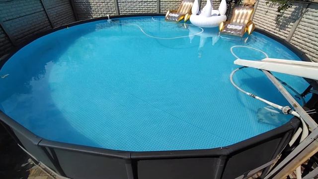 Вода в бассейне снова почти в норме. смотреть онлайн