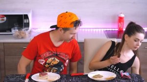 Воздушный БУРГЕР челлендж! Кто лучше соберет свой БУРГЕР! ? Эльфинка