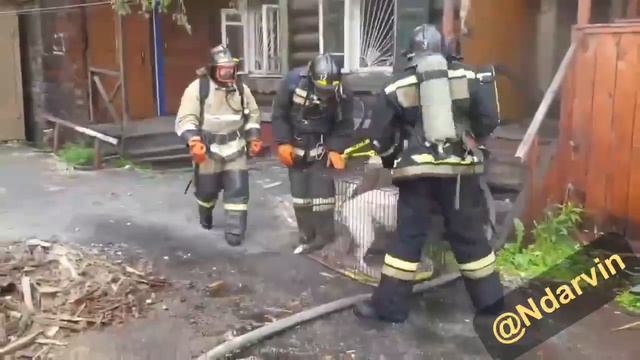Пожарные с Томска спасли животных с горящего дома,а кошку откачали...и это рискуя жизнями..✋ смотреть онлайн