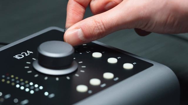 How to set up an Audient iD24 Audio Interface смотреть онлайн