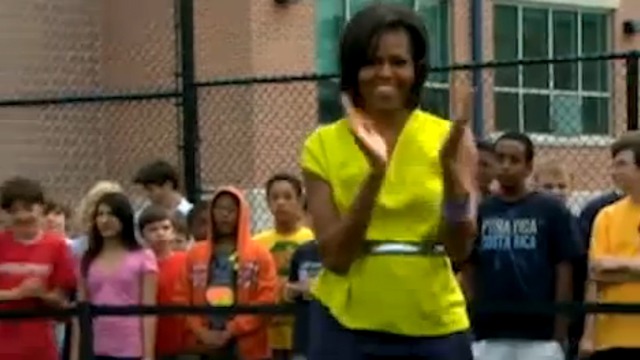 Мишель Обама выдала танец под прицелами телекамер смотреть онлайн