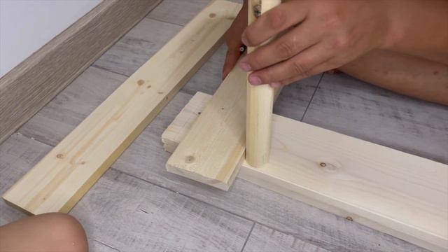 НАСТЕННАЯ ПОЛКА ДЛЯ КНИГ МОНТЕССОРИ смотреть онлайн