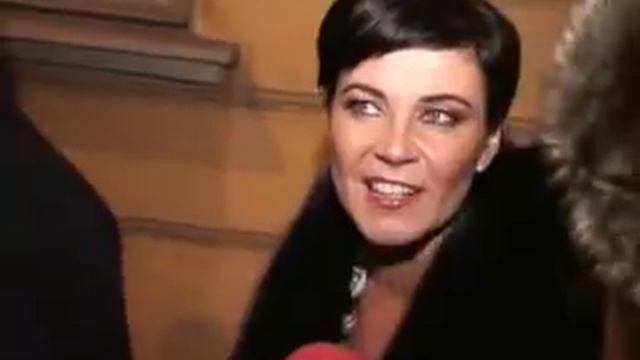 Marja Tiura kiukutteli Linnan juhlissa смотреть онлайн