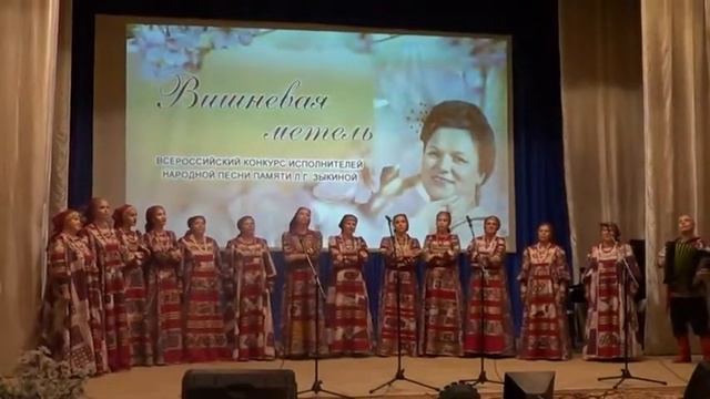 Хор русской песни "Красногорочка" - "Милая роща", "Во поле туман" смотреть онлайн