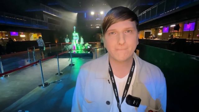 ВСТРЕТИЛ ЮТУБЕРОВ В РЕАЛЬНОЙ ЖИЗНИ И... смотреть онлайн