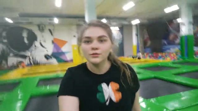 VLOG Тренировка в Батутном центре, КАЙФ/ ЧЕЛЛЕНДЖ похудеть к лету/ FUN WORKOUT смотреть онлайн