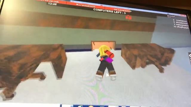 Я играю в роблокс (Бежать из объекта) смотреть онлайн