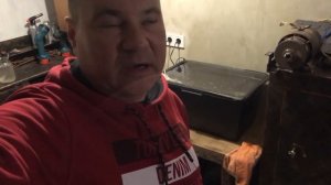 Карп Кои вверх пузом  Что делать? Заболела рыба в пруду. Как я лечил рыбу.