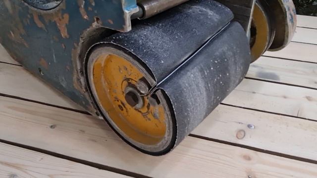 Установка наждачной бумаги с зернистостью от 40 и выше в шлифовальную машинку барабанного типа смотреть онлайн