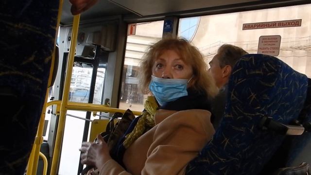 Филистеры в очередях на посадку в автобусы 433 и 398. Массовые нарушения правил проезда водителями смотреть онлайн