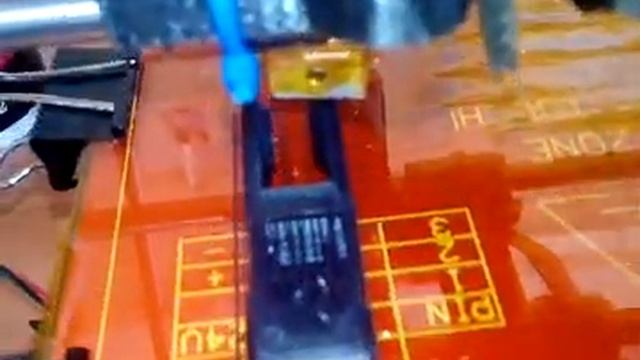 3D printer печатает большой мост. Ножка Prusa i3 смотреть онлайн