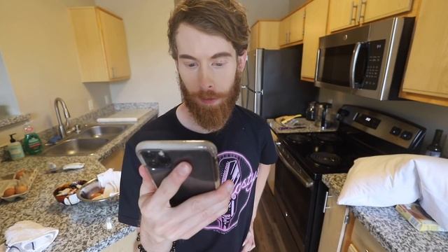 GOOGLE TRANSLATE MAKES CARROT CAKE! смотреть онлайн