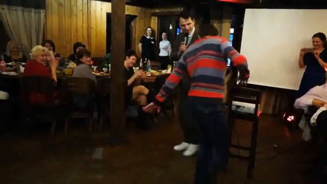Парень жжет по полной, танец привет кротам смотреть онлайн