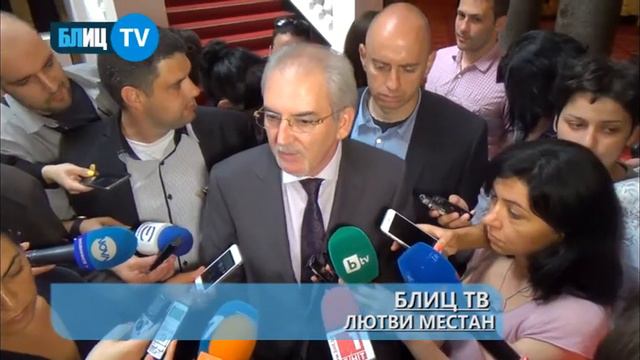 Председателят на ДПС Лютви Местан в кулоарите на парламента пред журналисти, 21.05.2015 г. смотреть онлайн