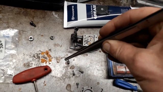 Husqvarna 555RXT Заменил иглу