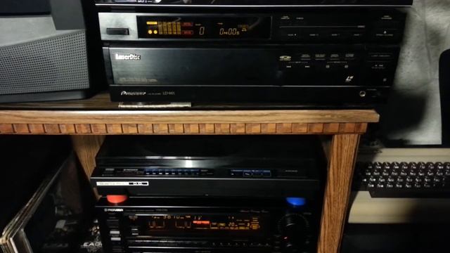 Pioneer LD-W1 Playing, Switching, and Ejecting LaserDisc 1 and 2 смотреть онлайн