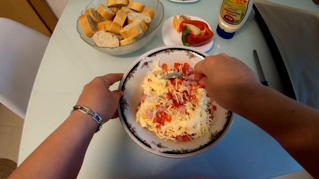 Мини - пицца из багета.Mini- Party Pizza. Когда не путешествуем, тогда готовим. смотреть онлайн