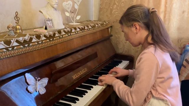 Маргарита. Трезвучия с обращениями в 4 октавы в Соль мажоре смотреть онлайн