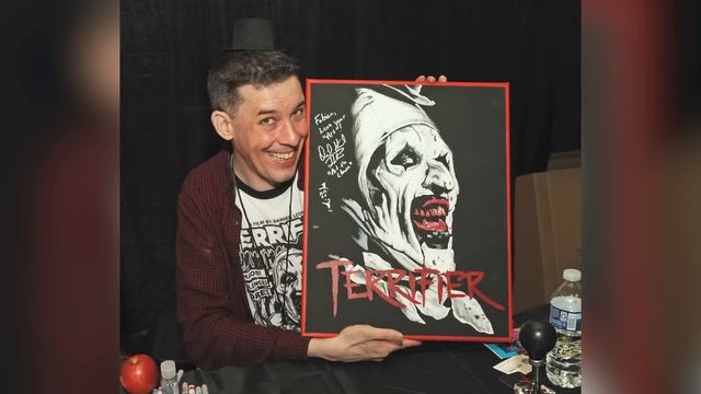 What Terrifier 2's Art The Clown Really Looks Like Out Of Costume смотреть онлайн