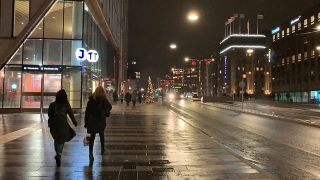 Stockholm Walks: Klarabergsgatan, Sergelstorg to Central Station. Christmas decorations in STHLM смотреть онлайн
