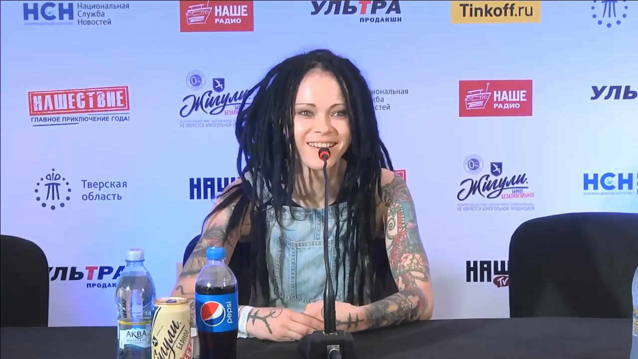 Дария Ставрович (группа Слот) на Нашествии 2018 смотреть онлайн