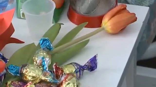 Дарите женщинам цветы, дарите женщинам улыбки! смотреть онлайн