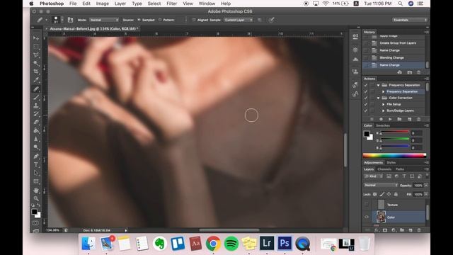 Skin Retouching Photoshop Tutorial - Using Atsuna Actions смотреть онлайн