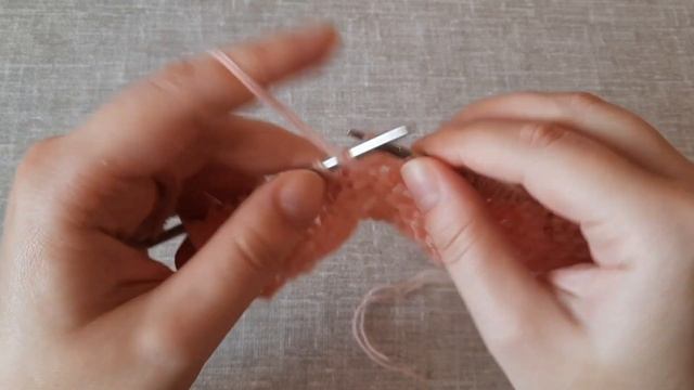 Вяжем красивый, ажурный узор с вытянутыми петлями спицами. смотреть онлайн