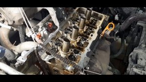Замена маслосъемных колпачков и проверка зазора в приводе клапанов Nissan Primera P12.