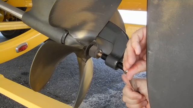 Inboard Prop Removal (www.skidim.com) смотреть онлайн