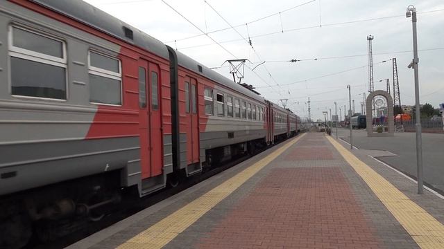 Электропоезд ЭР9ПК-364 прибывает на станцию Абакан (13.07.2020) смотреть онлайн