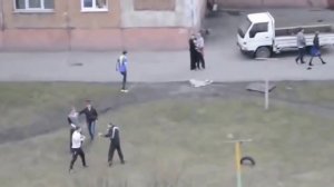 Один боксёр против толпы гопников