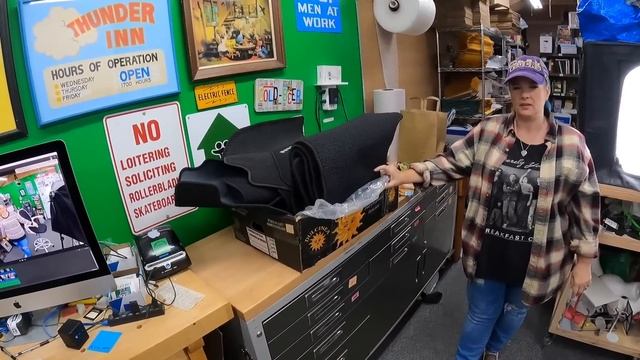 This is our secret Garage Sale BOLO - don't tell anyone! смотреть онлайн