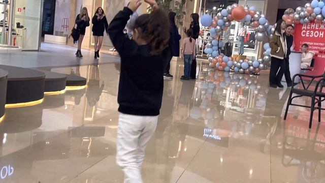 Танец Курдяночки Сафии Композиция «Ocean Love» © Композитор Семён Рабаев #семенрабаев #piano #dance смотреть онлайн