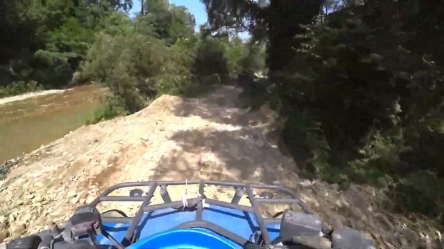 БРИГАДОЙ В ГОРЫ НА КВАДРОЦИКЛАХ / ЭКСТРЕМАЛЬНАЯ ТРАССА ВОДОПАДЫ / ДЯДЯ ЮРА ЧУТЬ НЕ ОТЬЕХАЛ смотреть онлайн