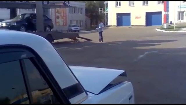 ШОК!Как в авто салон ЛАДА пригоняют автомобили