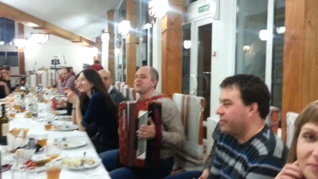 Песни за столом смотреть онлайн