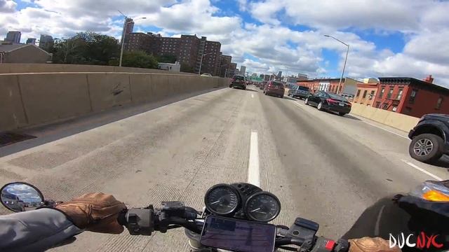 Police Car Lane Splitting and THICK Dips Greenpoint to Redhook - Ducati NYC Vlog v1542 смотреть онлайн